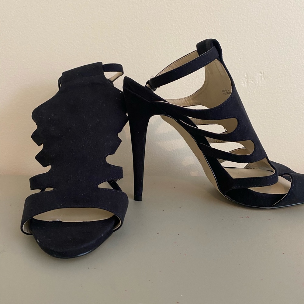 Heels - Picture 3 of 4